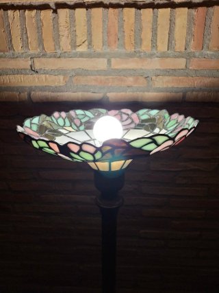 Lámpara de pie estilo Tiffany cristal y metal