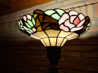 Lámpara de pie estilo Tiffany cristal y metal