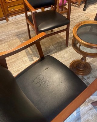 Sillas de Madera y tapizado simil Cuero