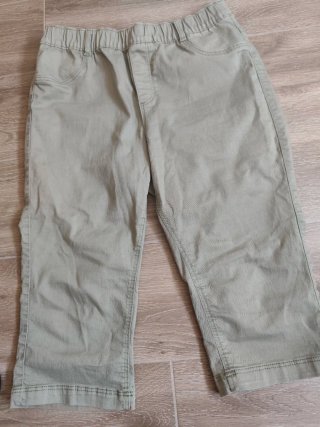 Pantalones capri verde oliva