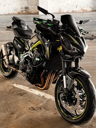 Kawasaki Z900 Negra y Verde