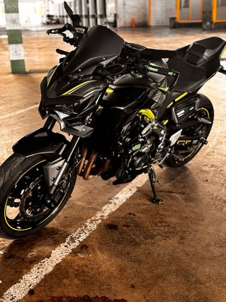 Kawasaki Z900 Negra y Verde