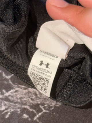 Top deportivo Under Armour negro