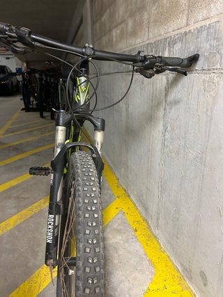 Bicicleta de Montaña Negra y Verde