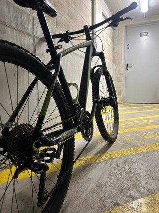 Bicicleta de Montaña Negra y Verde