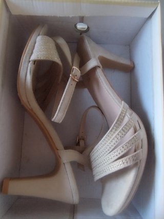 Sandalias tacón beige talla 41
