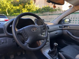 TOYOTA AVENSIS- FUNCIONA TODO,CON ITV Y ETIQUETA¡¡