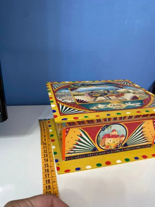 Scatola decorata a mano