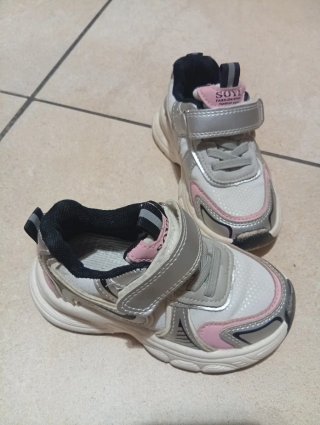 Scarpe da bambina bianche e rosa
