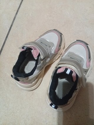 Scarpe da bambina bianche e rosa