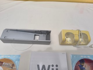 Lote Nintendo Wii Blanca con Accesorios y Juegos
