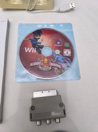 Lote Nintendo Wii Blanca con Accesorios y Juegos