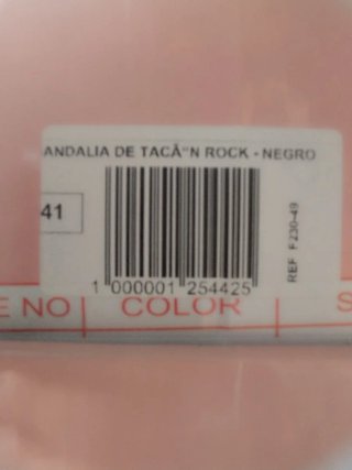 Zuecos negros crochet.