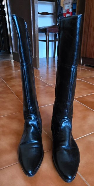 Botas altas de señora negras. Número 41. Blue box.