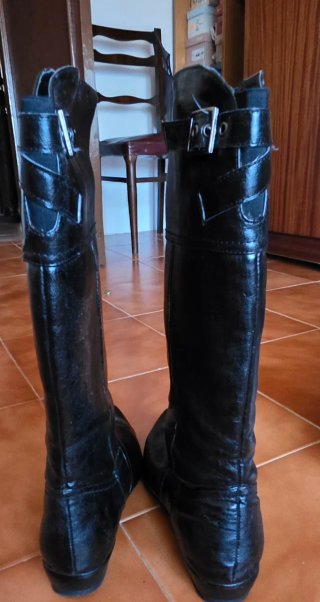 Botas altas de señora negras. Número 41. Blue box.