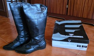 Botas altas de señora negras. Número 41. Blue box.