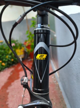 Bicicleta de carretera B-Pro R200