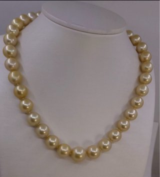 Collar de perlas doradas