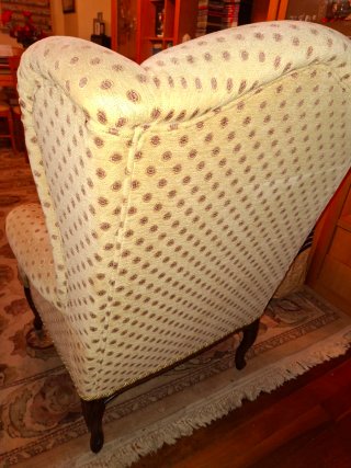 Butaca de madera y tela beige