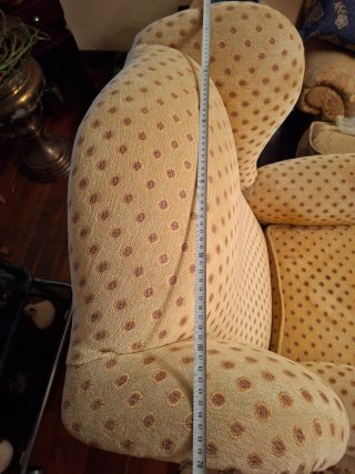 Butaca de madera y tela beige