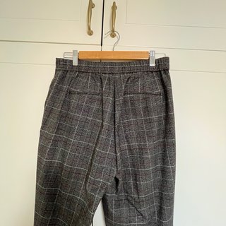 Pantalón de cuadros gris y granate
