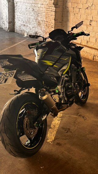 Kawasaki Z900 Negra y Verde