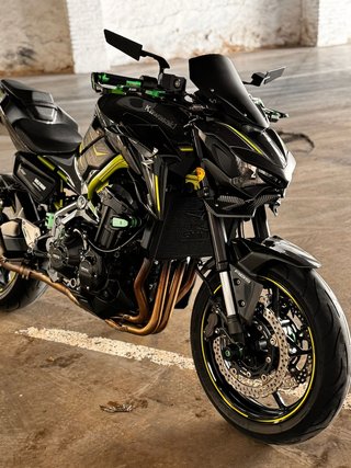 Kawasaki Z900 Negra y Verde