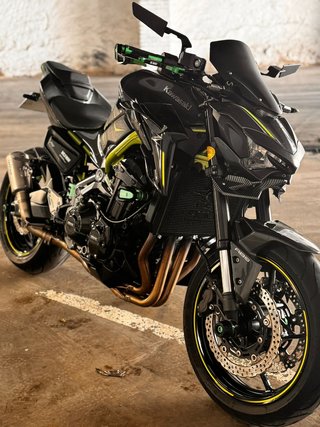Kawasaki Z900 Negra y Verde