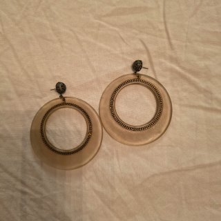 Orecchini cerchio beige e oro