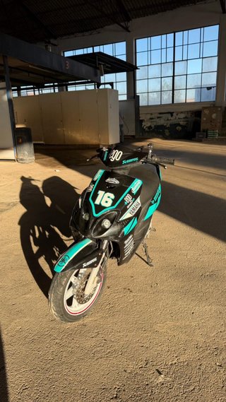 Yamaha Jog RR Scooter Negra y Verde