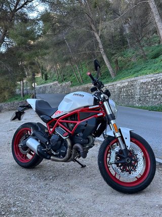 Ducati Monster 797 Blanca y Roja