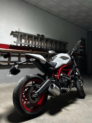 Ducati Monster 797 Blanca y Roja