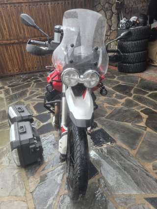 Moto Guzzi V85 TT Bicolor Roja/Blanca