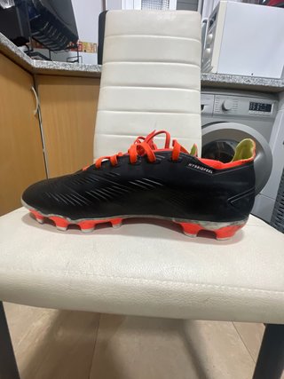 Botas de fútbol Adidas Predator Negras y Rojas