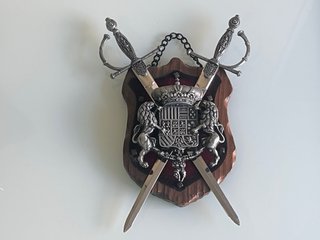 Lotto vintage maschera ceramica e scudo spade