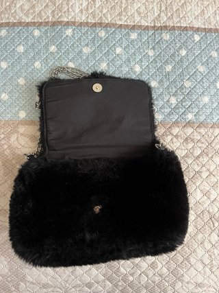 Bolso de pelo negro de Pull&Bear