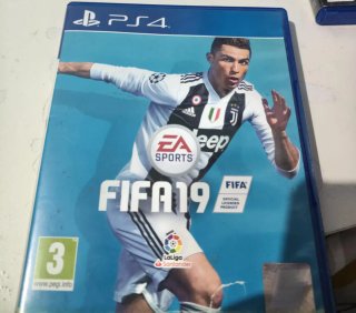 Consola PlayStation 4 Negra + 5 Juegos + Mando