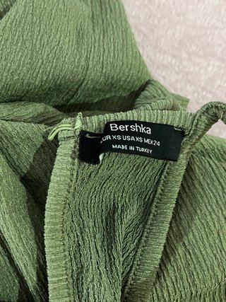Mono Bershka verde talla XS