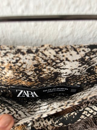 Falda Zara Estampado Serpiente