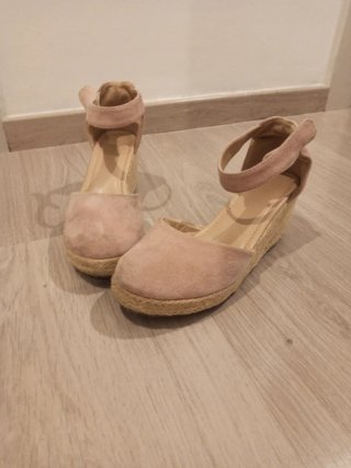 Alpargatas cuña beige y rosa