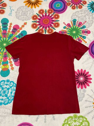 T-shirt Vermelha UP (Universal) Tam. S - Impecável
