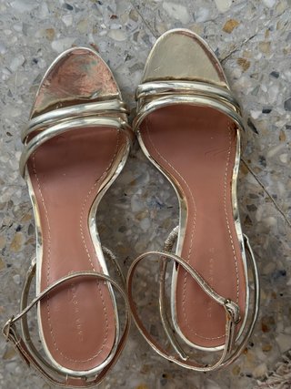 Tacones Zara Dorados 39