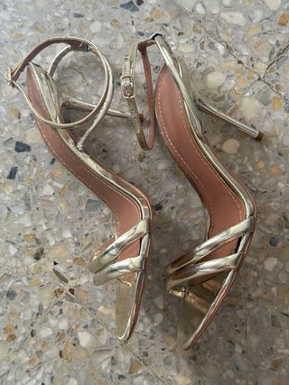 Tacones Zara Dorados 39