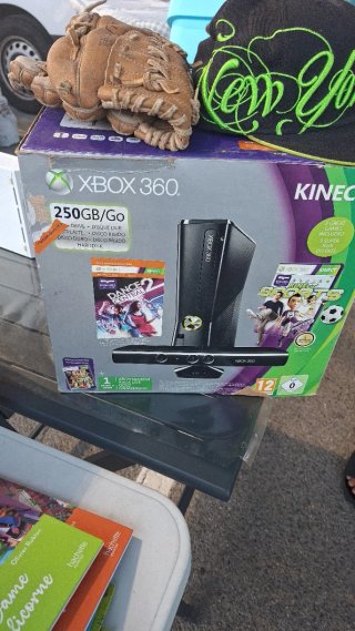 Xbox 360 Kinect 250GB con 3 giochi
