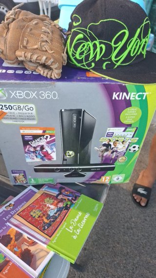 Xbox 360 Kinect 250GB con 3 giochi