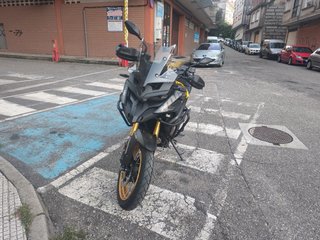 Voge 625 DSX Negra y Dorada
