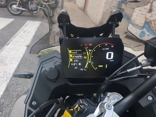 Voge 625 DSX Negra y Dorada