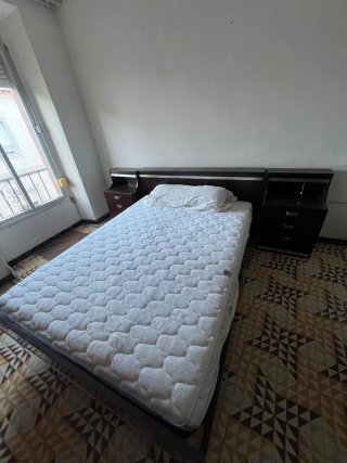 Cama de matrimonio con mesitas o sin ellas