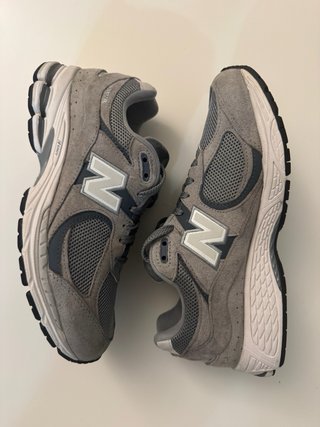 New Balance 2002R Gris Oscuro Talla 42 Poco Uso