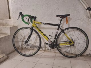 Bicicleta da strada BH